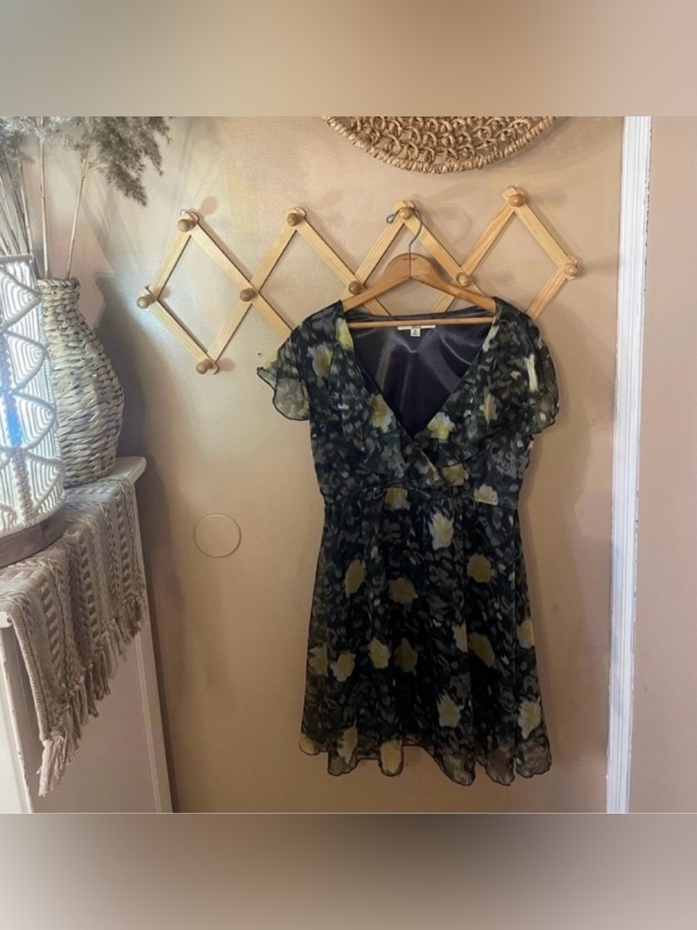 Ya Los Angeles floral ruffle dress size small